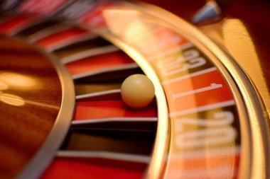 malenia live Casino Hold'em dealer table with community cards visible